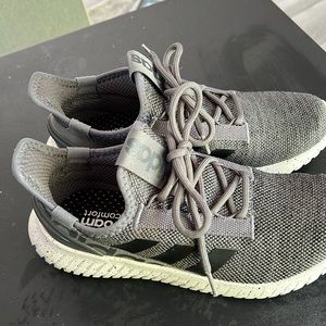 Adidas Cloudfoam comfort athletic shoes size 7.5